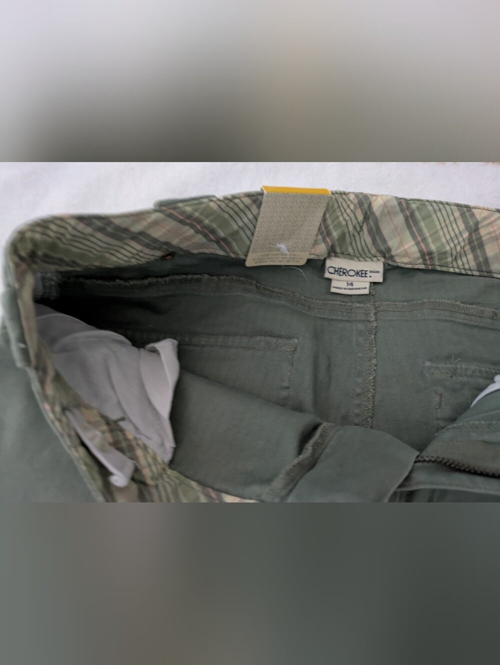 π NWT Cherokee bootcut fatigue green khaki pants - Picture 9 of 10